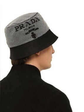 Prada NWT black studded  Logo Bucket Hat - Black & White - size medium